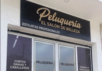 Cartel para peluquería instalado en la fachada de un local en Buenos Aires