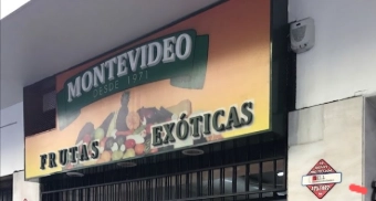 Cartel para verdulería colocado en la fachada del local